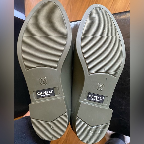 Woman’s Chelsea Rain Boots ☔️ - Picture 2 of 4